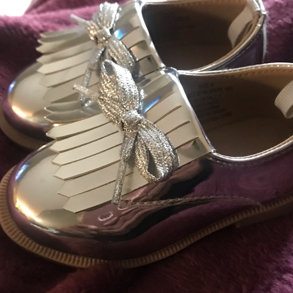 Toddler Silver crazy 8 shoes - Picture 3 of 6